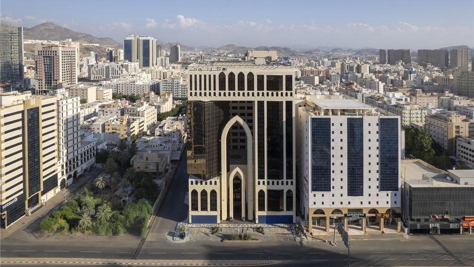 DoubleTree Aziziyah Exterior