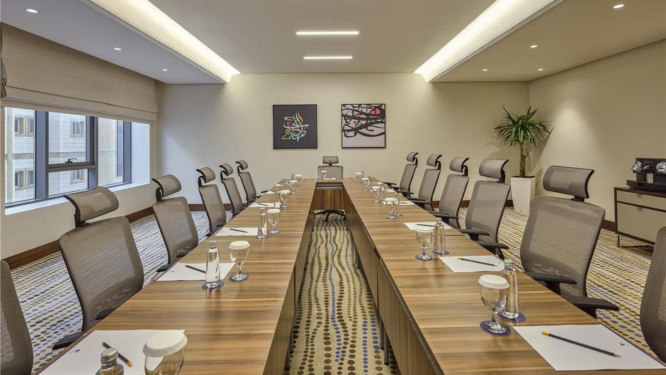 DoubleTree Aziziyah Meeting