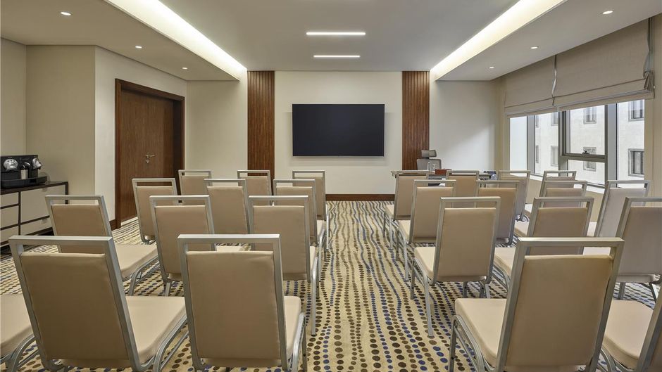 DoubleTree Aziziyah Meeting