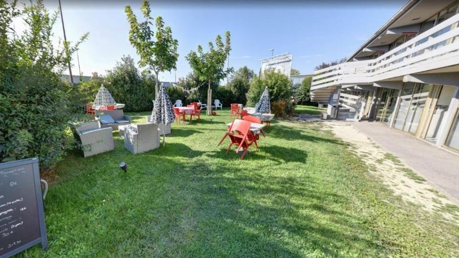 Kyriad Avignon Cap Sud Exterior