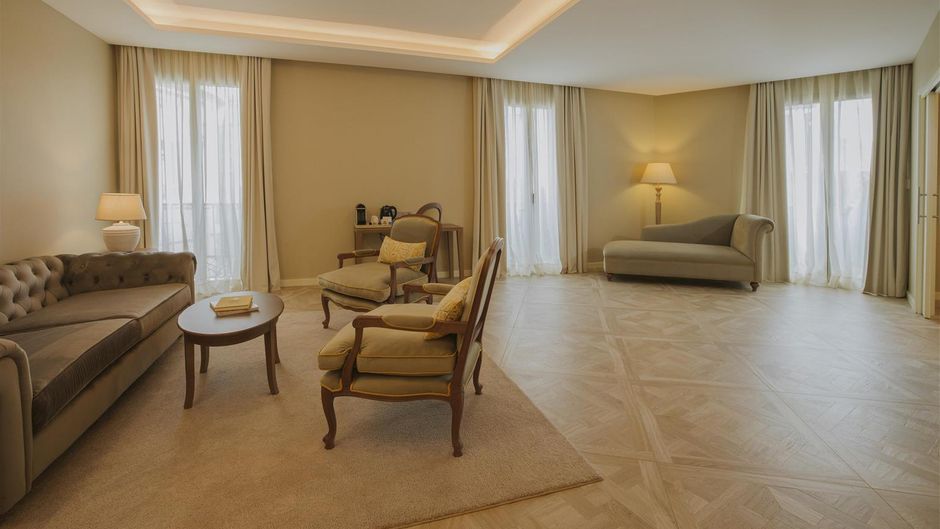 Lamaro Hotel Suite