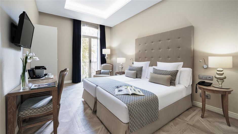 Lamaro Hotel Room