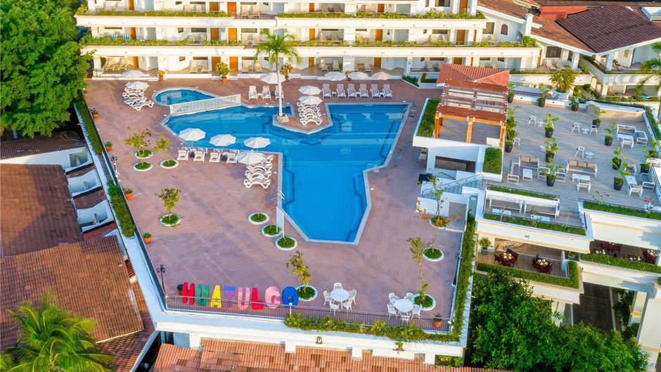 Park Royal Huatulco Pool