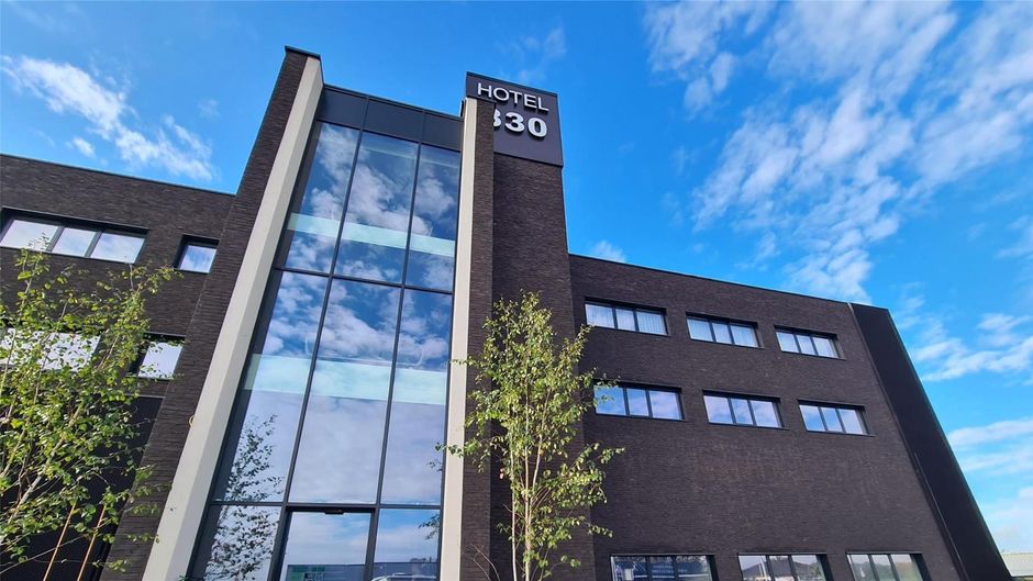 HOTEL BRASSERIE LE 830 Exterior