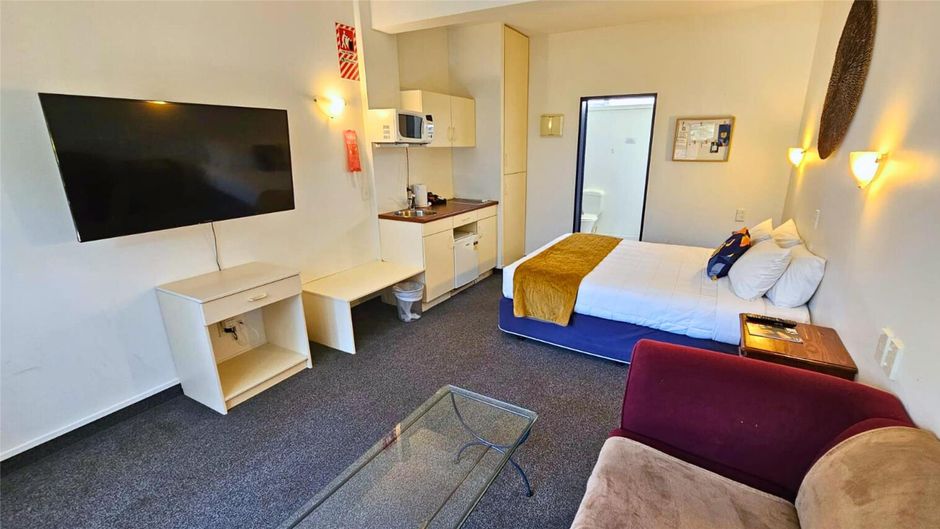 U Studios Paraparaumu, SureStay Coll Room