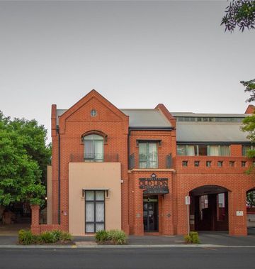 Majestic Old Lion Apartments