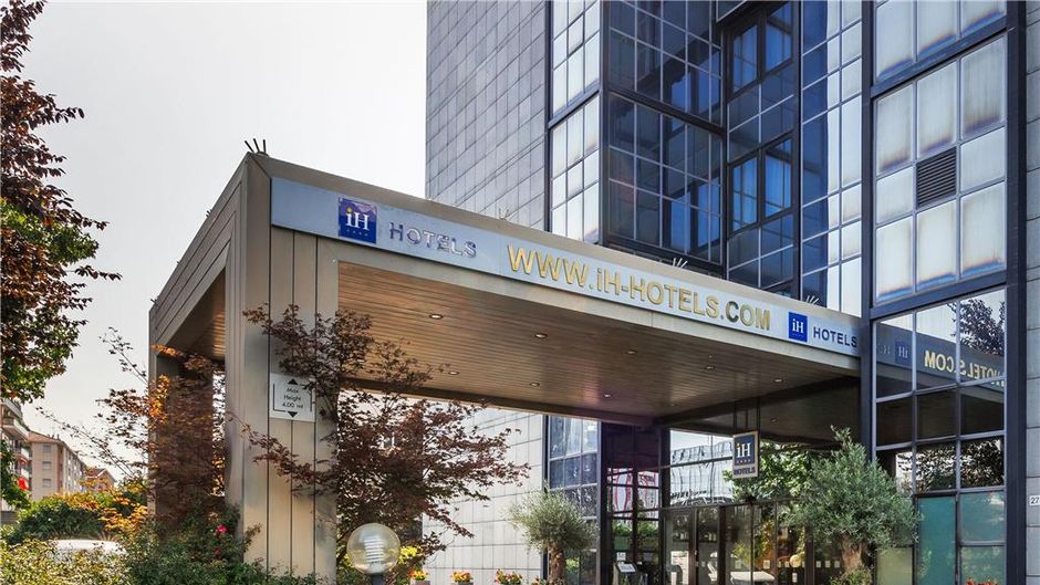 IH Hotels Milano Lorenteggio Exterior