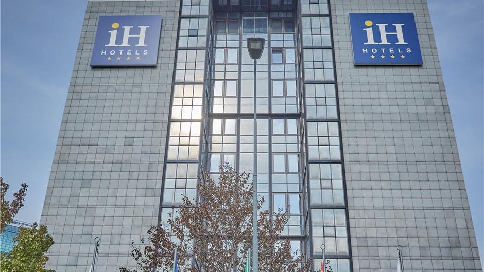 IH Hotels Milano Lorenteggio Exterior