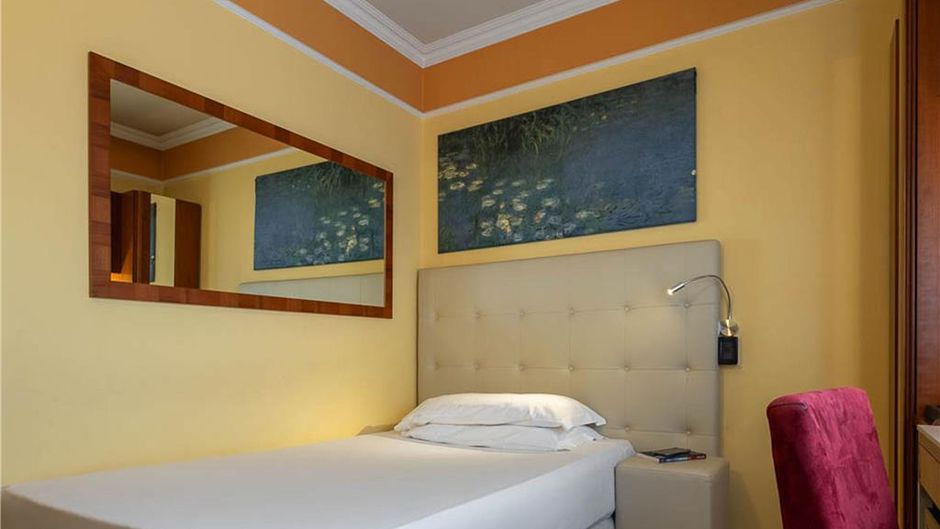Hotel Admiral Room