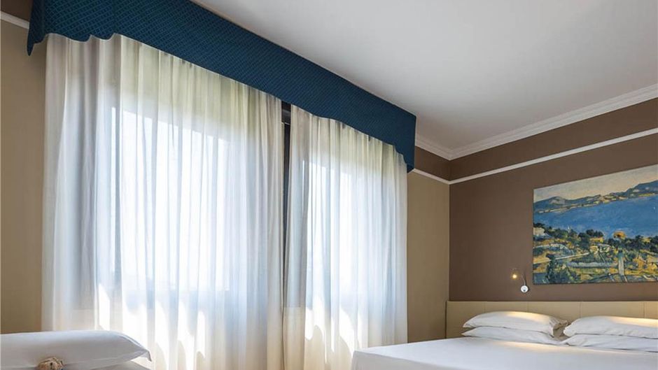 Hotel Admiral Room