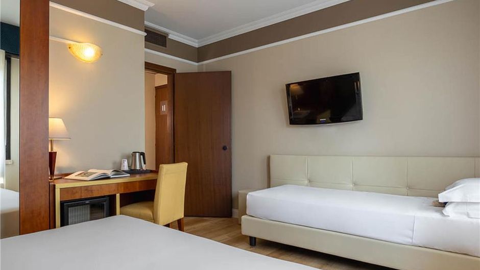 Hotel Admiral Room