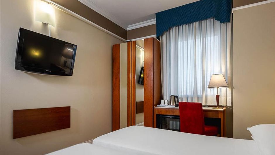 Hotel Admiral Room