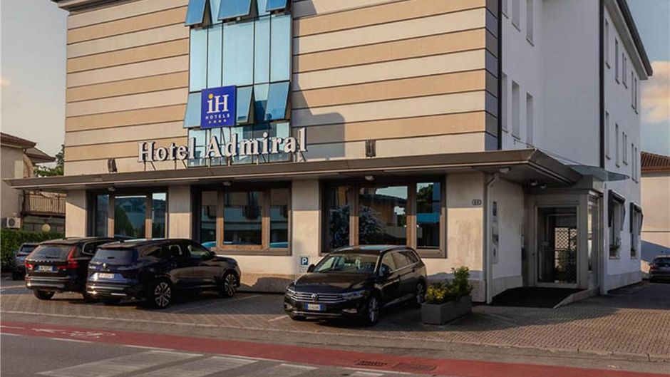 Hotel Admiral Exterior