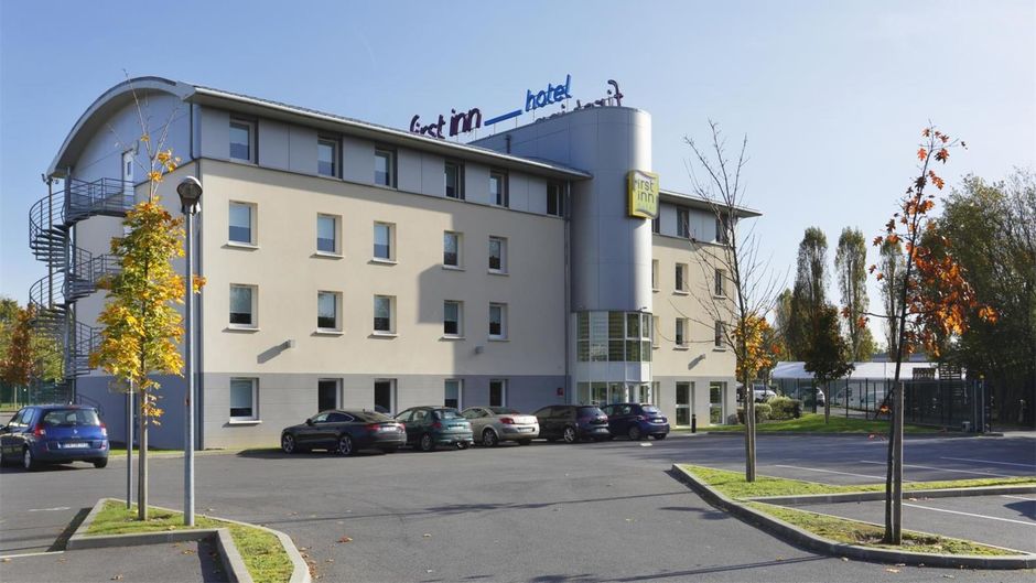 First Inn Hotel Exterior