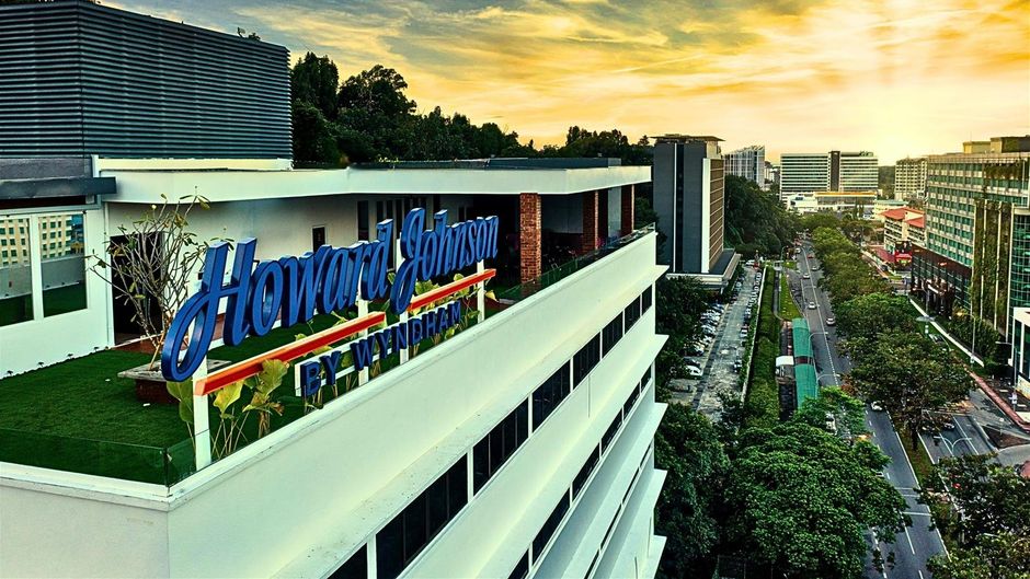Howard Johnson Kota Kinabalu City Centre Exterior