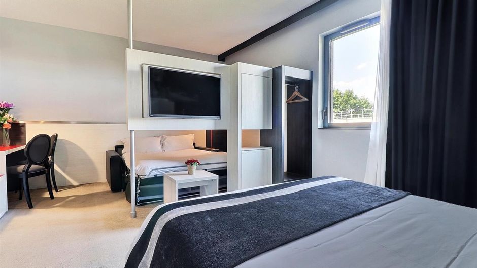 Hotel des Lumieres Room