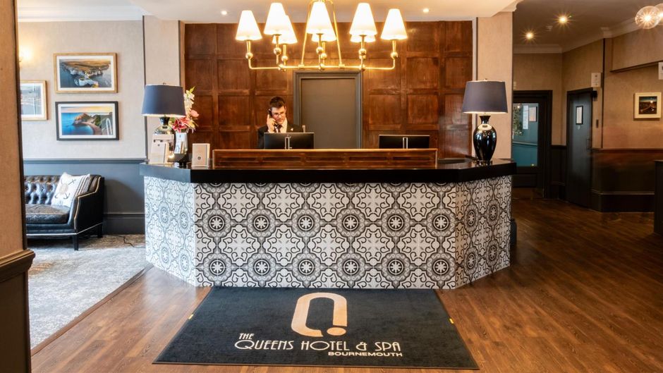 Queens Hotel & Spa Lobby