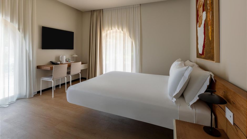 Best Western Plus Carolus Park Hotel Room