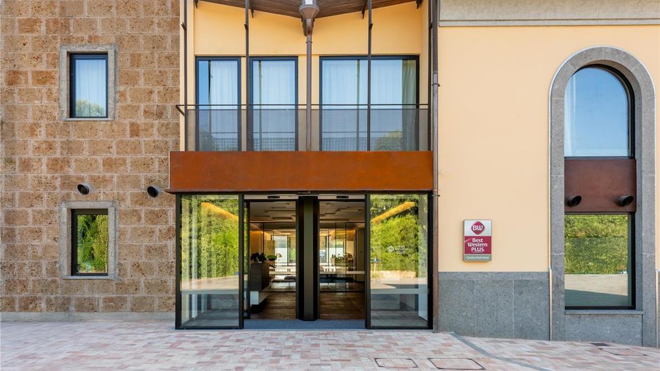 Best Western Plus Carolus Park Hotel Exterior