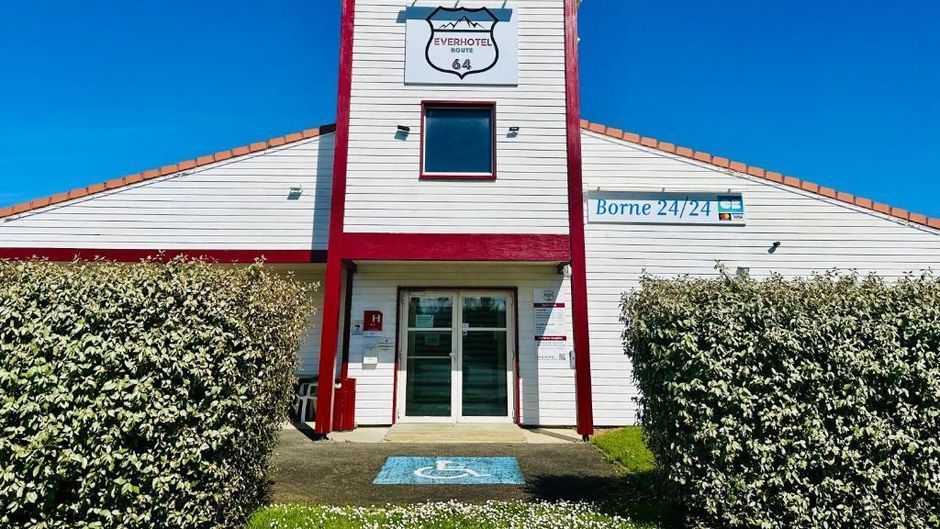 Brit Hotel Ever Route 64 Tarbes Ibos Exterior