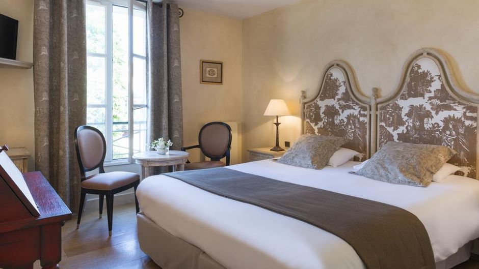 Hotel Aux Vieux Remparts Room