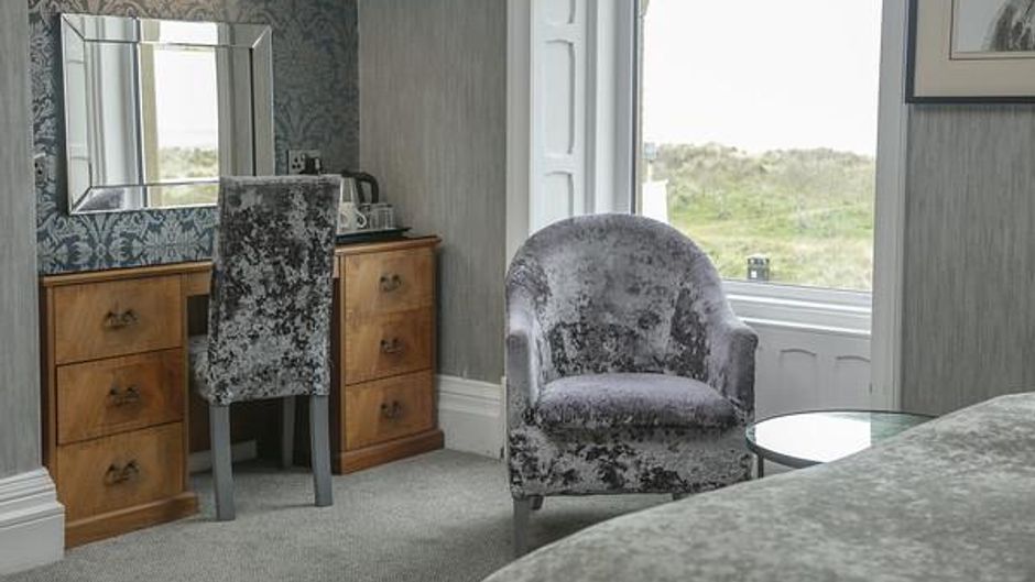Glendower Hotel Room