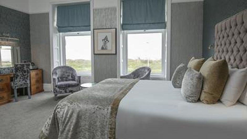 Glendower Hotel Room