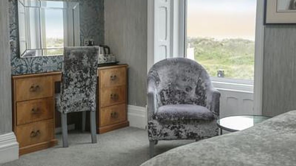 Glendower Hotel Room