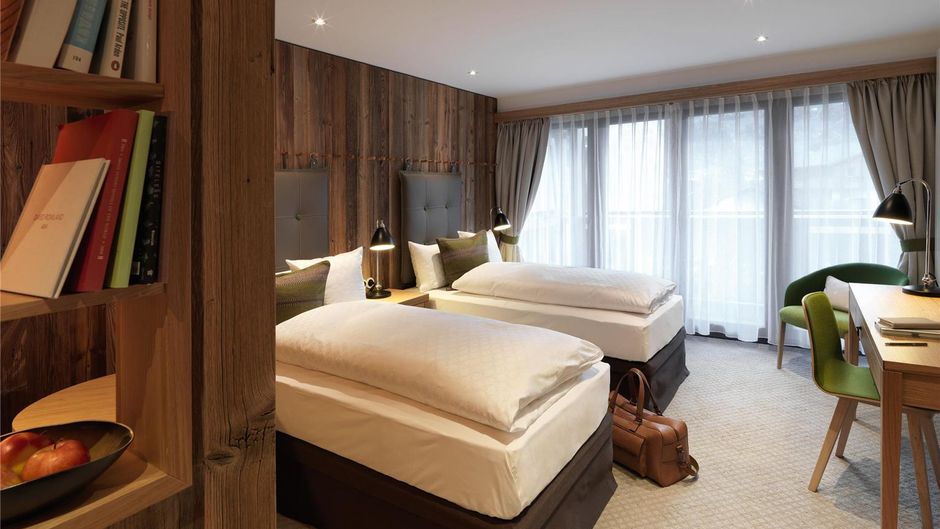 Loewen Hotel Room