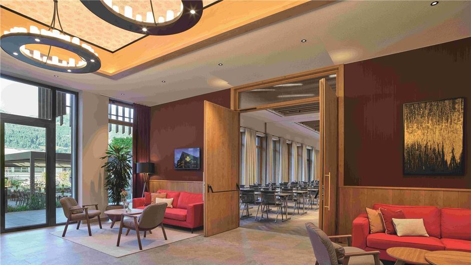 Loewen Hotel Meeting