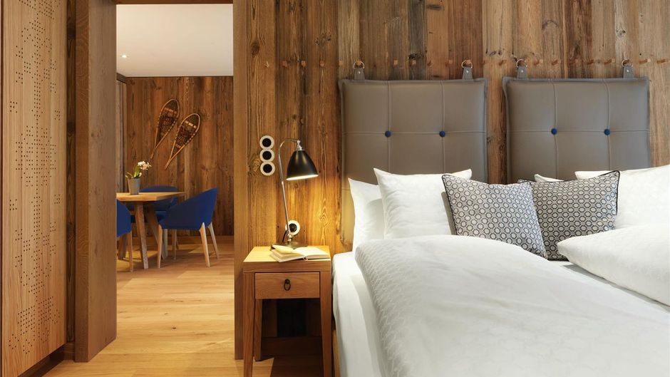 Loewen Hotel Room