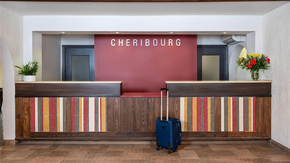 Hotel Cheribourg Lobby
