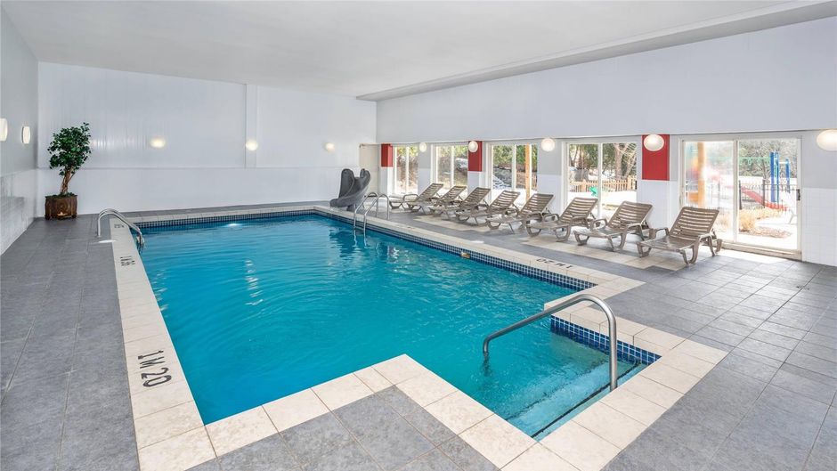 Hotel Cheribourg Pool