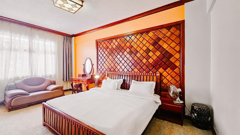 Eastland Hotel Room