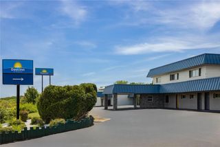 Days Inn by Wyndham Moosic