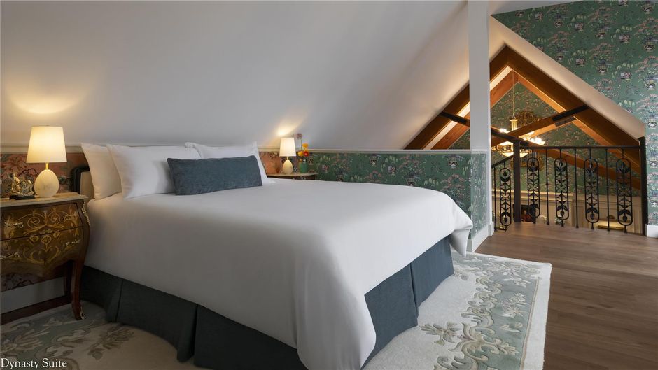 English Inn Suite