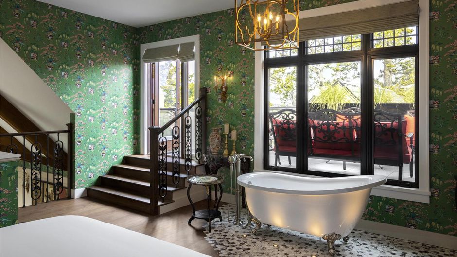 English Inn Suite