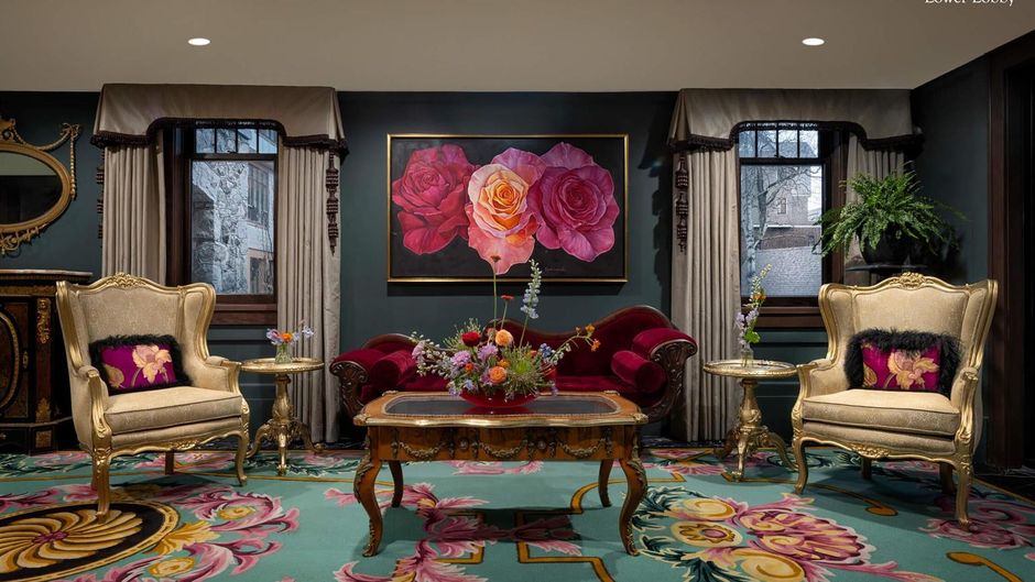 English Inn Lobby