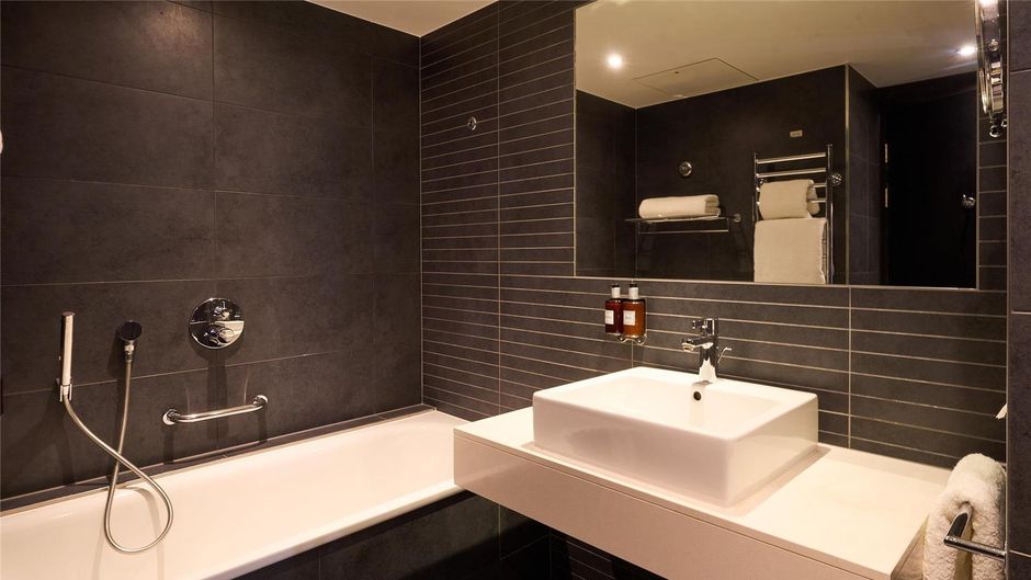 Guildford Harbour Hotel Suite