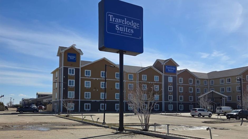 Travelodge Suites by Wyndham Estevan Exterior