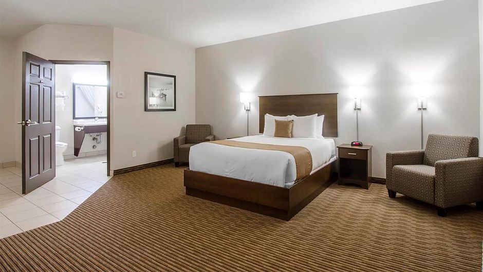 Travelodge Suites by Wyndham Estevan Room