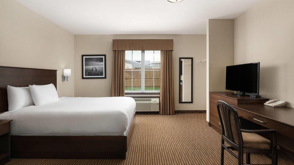 Travelodge Suites by Wyndham Estevan Room
