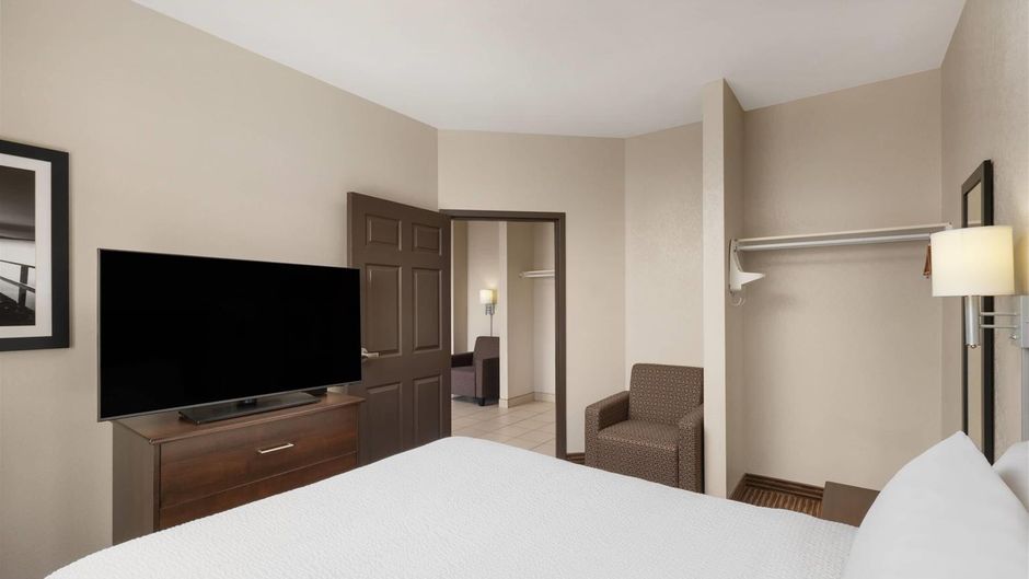 Travelodge Suites by Wyndham Estevan Suite
