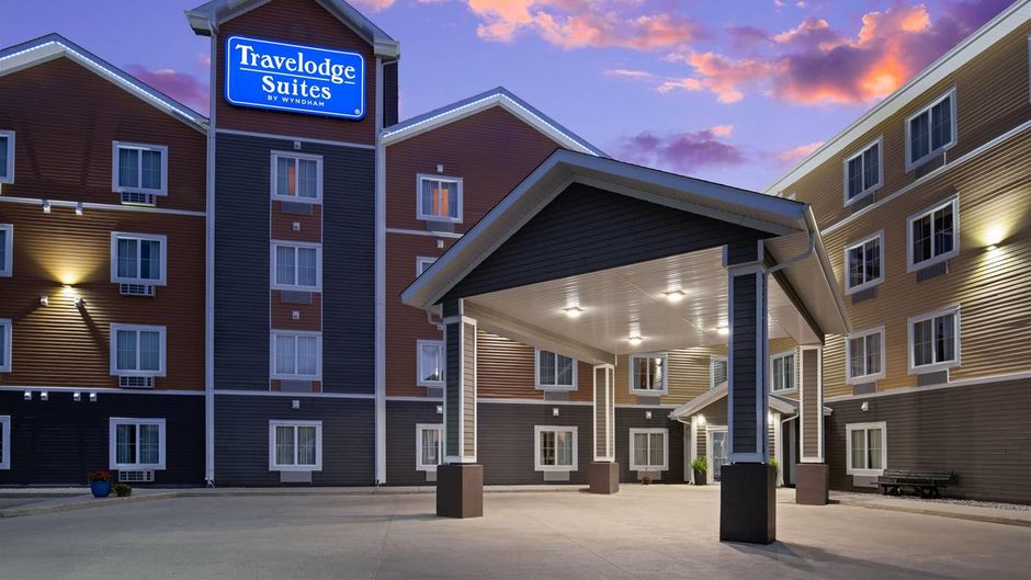Travelodge Suites by Wyndham Estevan Exterior