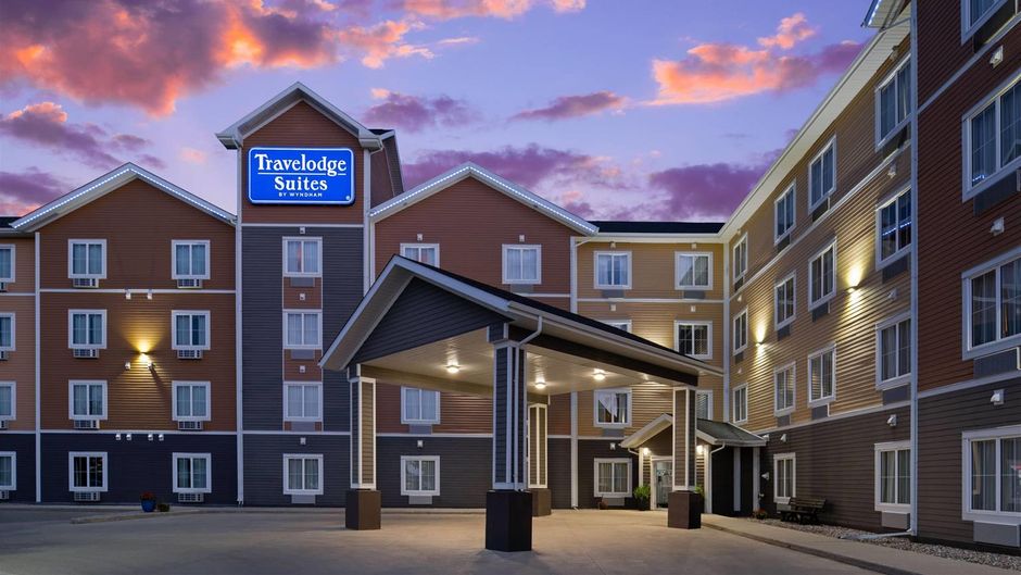 Travelodge Suites by Wyndham Estevan Exterior