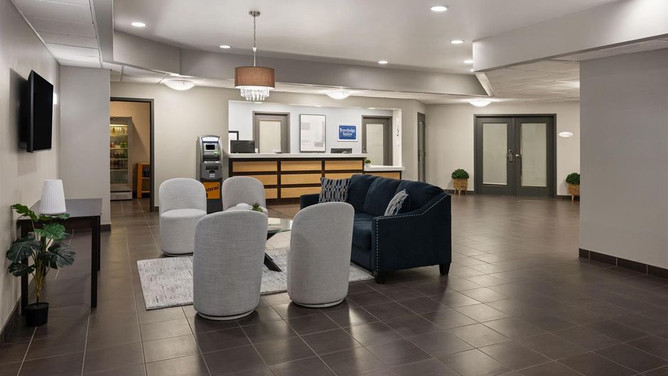 Travelodge Suites by Wyndham Estevan Lobby