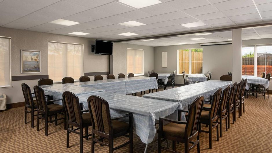 Travelodge Suites by Wyndham Estevan Meeting