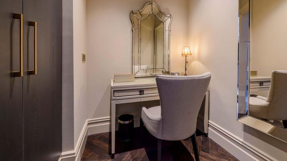 The Victoria House Hotel Suite