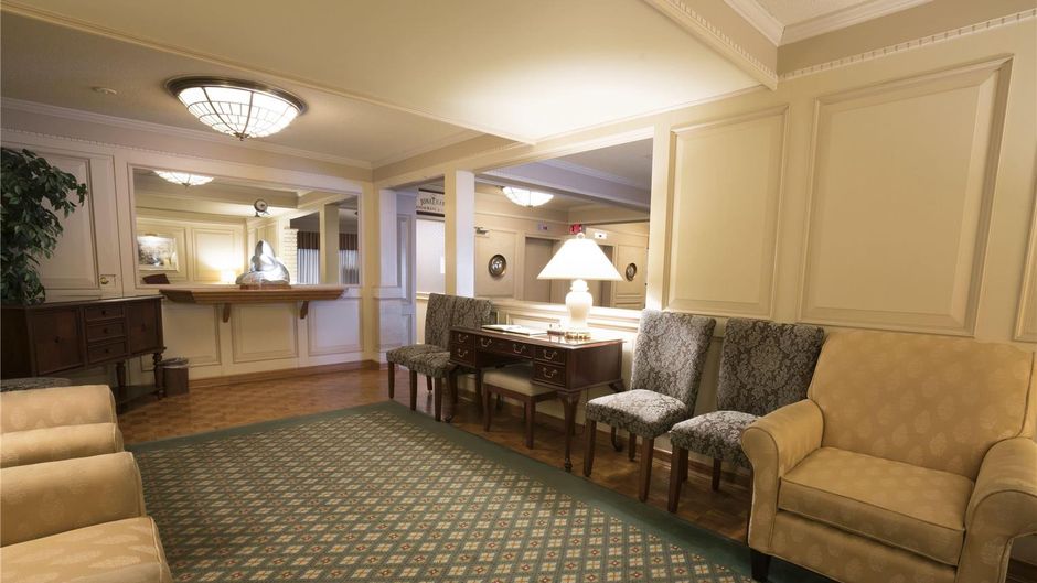 Royal Scot Hotel & Suites Lobby