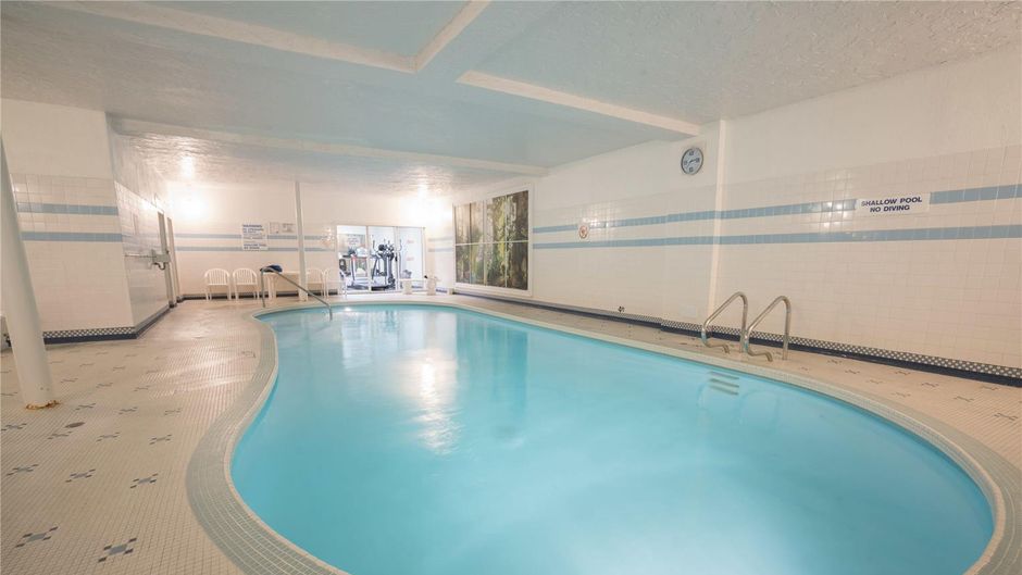 Royal Scot Hotel & Suites Pool
